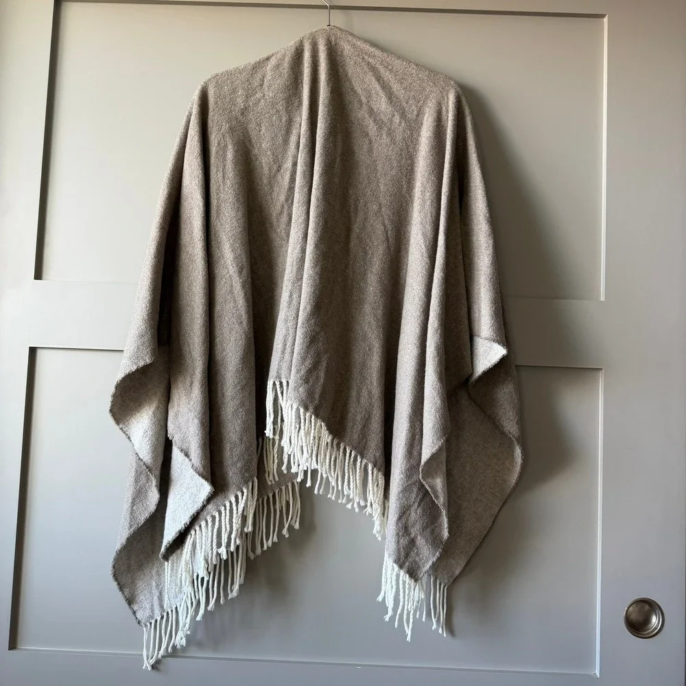 Cristina Chiti Made Italy Poncho Wrap Shawl OS Tan Fringe Knit Ruana Cape